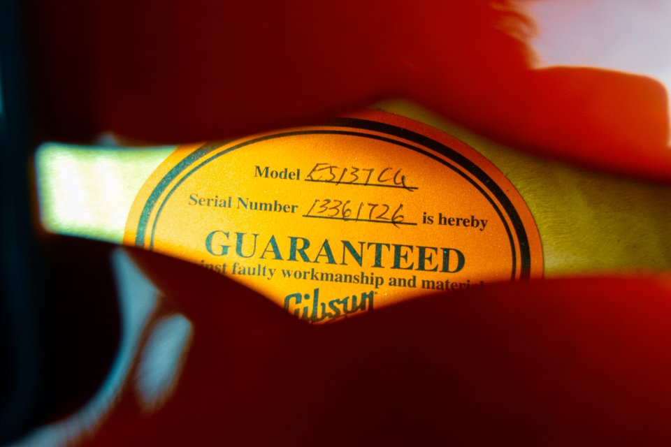 Gibson ES-137 Custom – Candy Apple Red (2011)