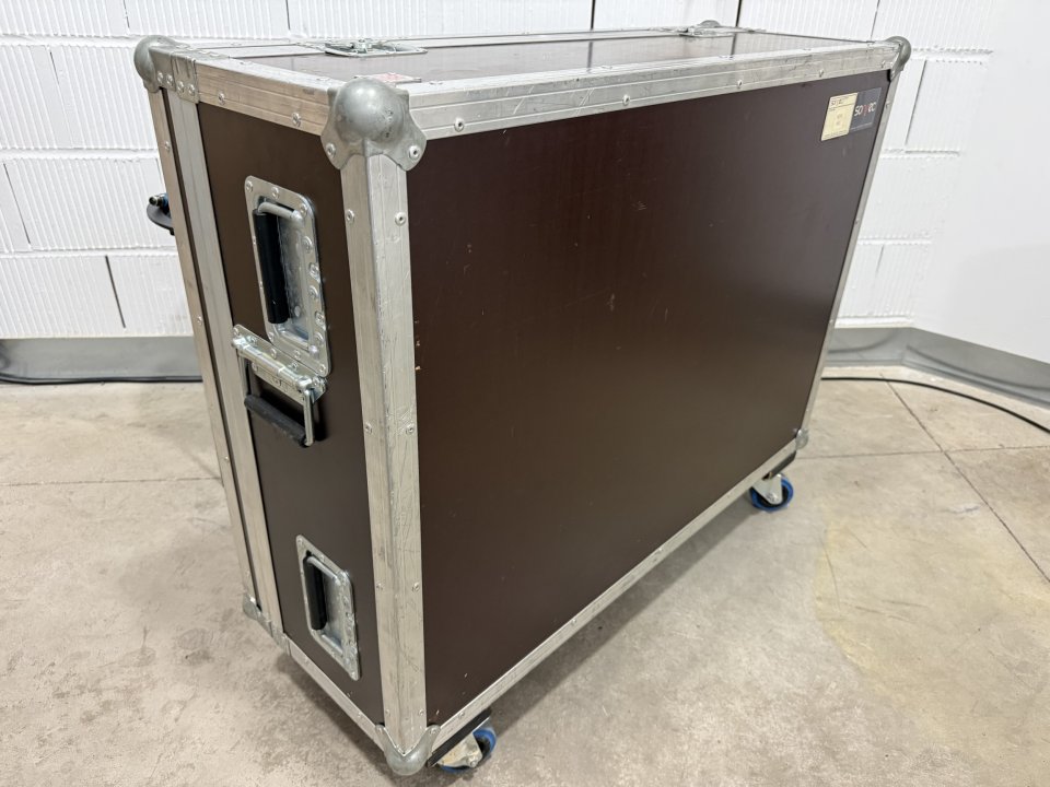 Mesa de mezclas Midas M32 + Flightcase de segunda mano · Foto 2 de 6 · Ciudad Real · 1800 €