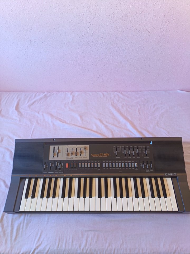 Casio CT 410V de segunda mano · Foto 3 de 4 · Illes Balears · 250 €