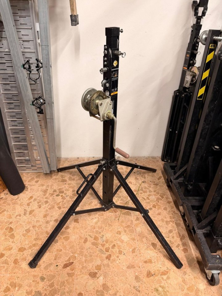 2 torres elevadoras VMB TE-034 (3,8 m, 125 kg) de segunda mano · Foto 1 de 6 · Alicante · 650 €