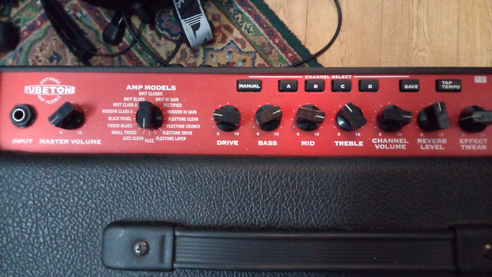 Guitarra electrica Ibanez + Ampli Line 6 de segunda mano · Foto 7 de 10 · A Coruña · 550 €