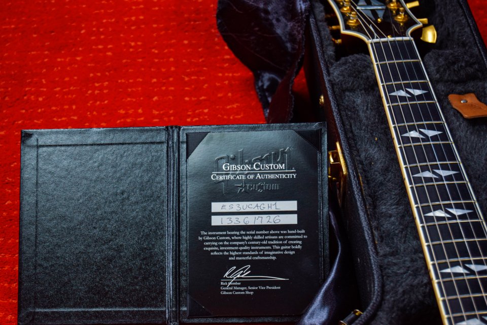 Gibson ES-137 Custom – Candy Apple Red (2011)