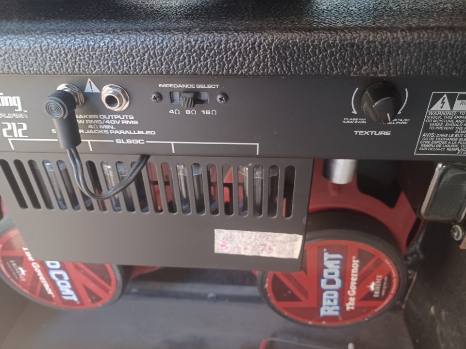 Peavey Valveking 212 + Eminence The Governor de segunda mano · Foto 7 de 8 · Sevilla · 300 €