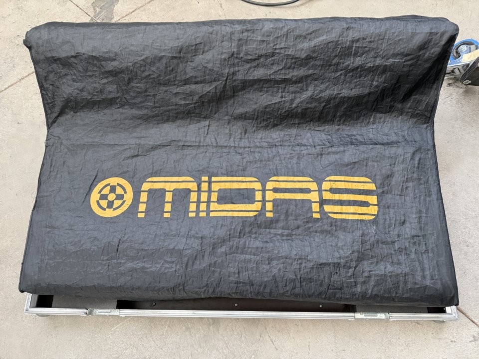 Mesa de mezclas Midas M32 + Flightcase de segunda mano · Foto 4 de 6 · Ciudad Real · 1800 €