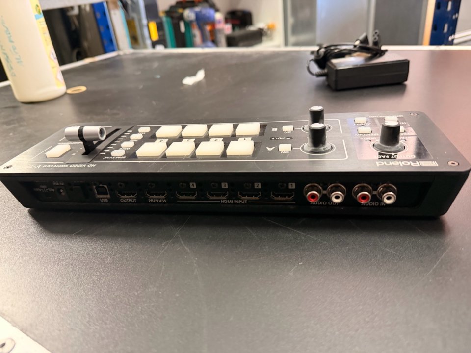 Roland V1HD de segunda mano · Foto 2 de 3 · Málaga · 500 €