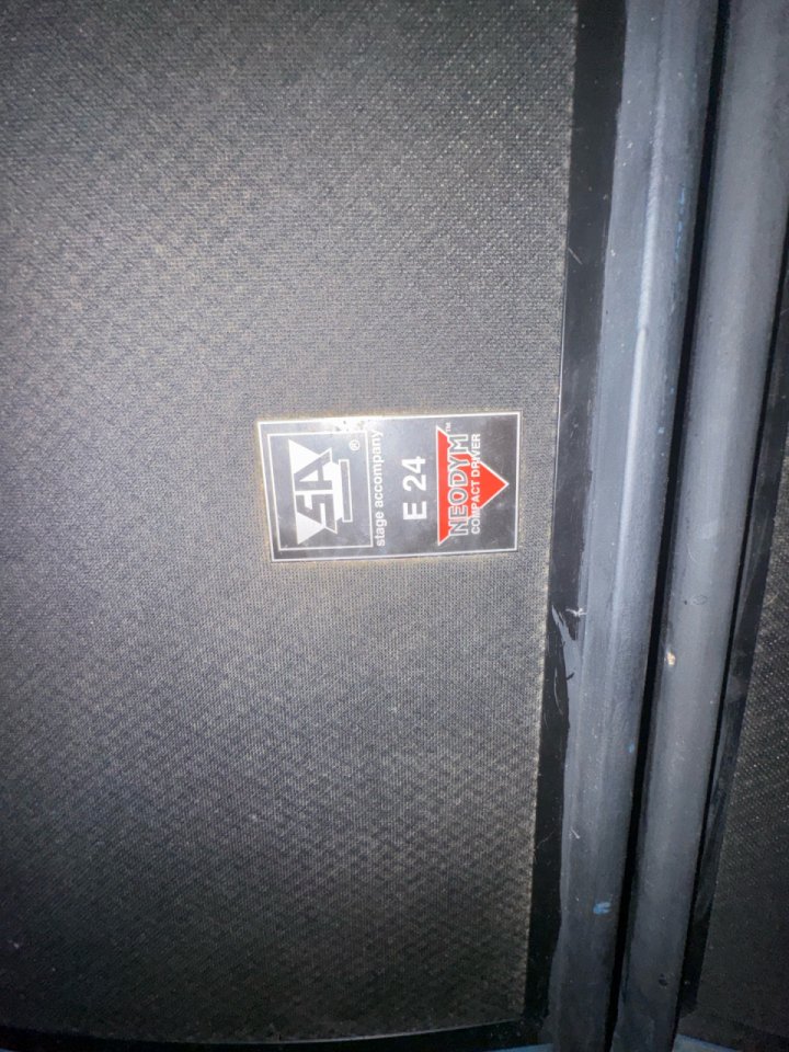 Entertainer E24 stage accompany