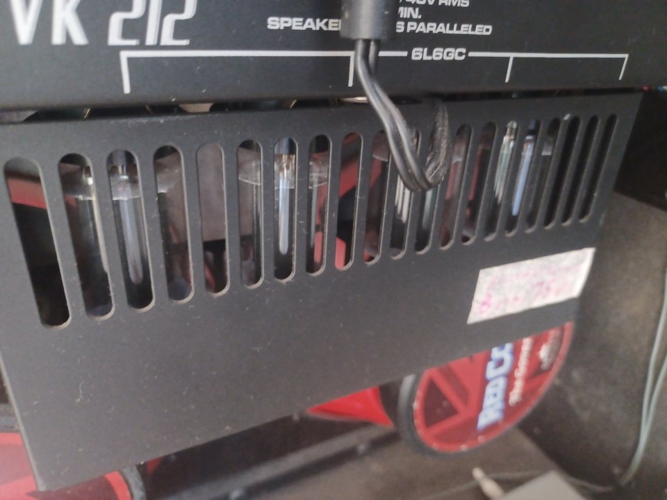 Peavey Valveking 212 + Eminence The Governor de segunda mano · Foto 8 de 8 · Sevilla · 300 €