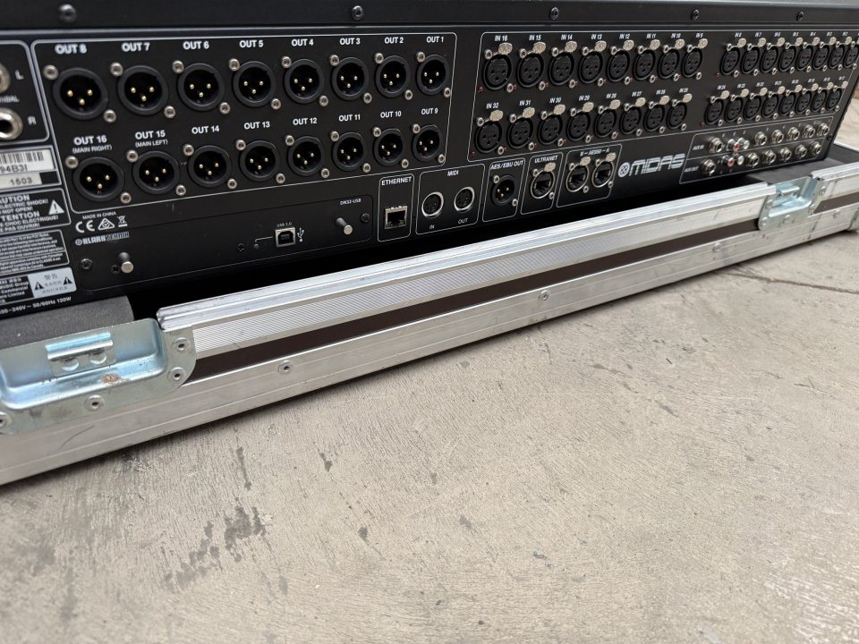 Mesa de mezclas Midas M32 + Flightcase de segunda mano · Foto 5 de 6 · Ciudad Real · 1800 €