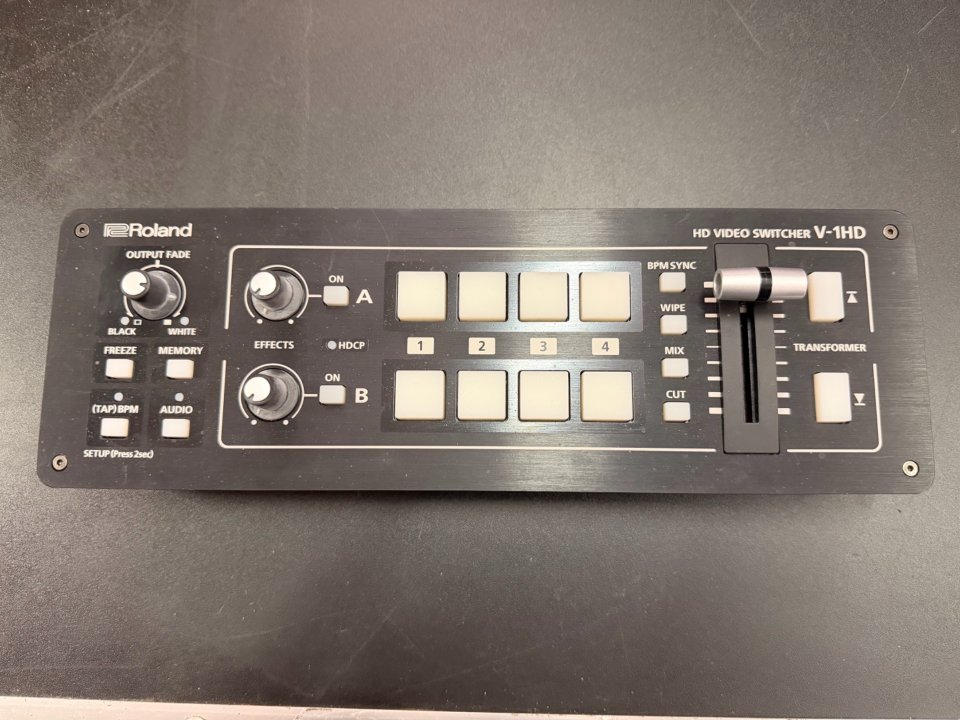 Roland V1HD de segunda mano · Foto 3 de 3 · Málaga · 500 €