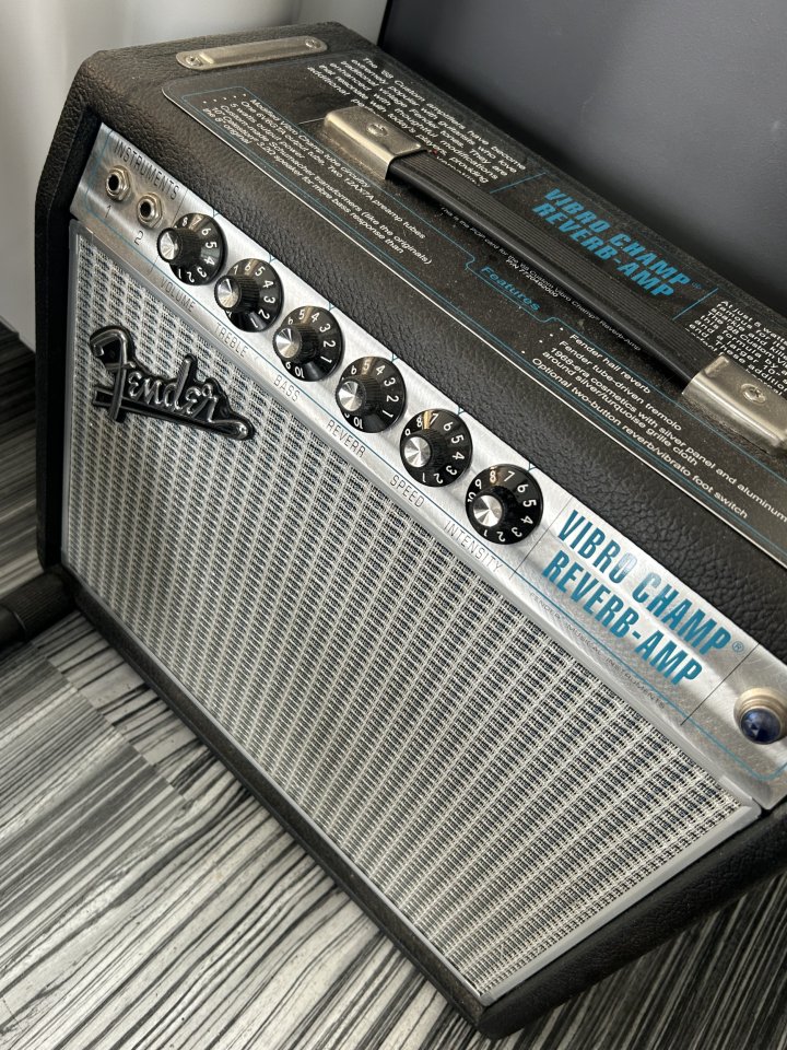 Fender vibro champ reveb amp ressuie