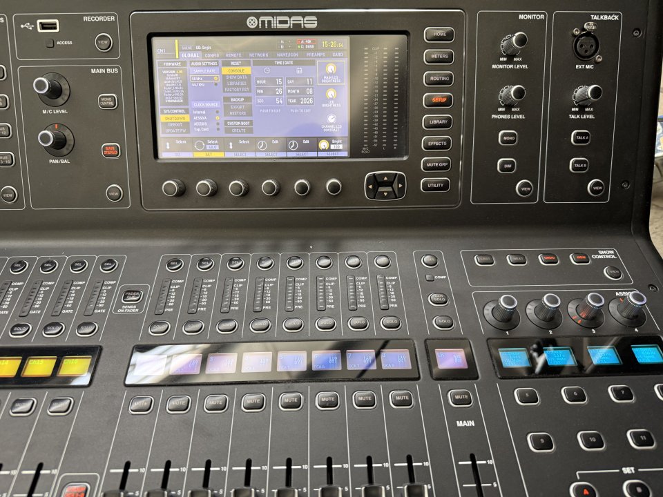 Mesa de mezclas Midas M32 + Flightcase de segunda mano · Foto 6 de 6 · Ciudad Real · 1800 €