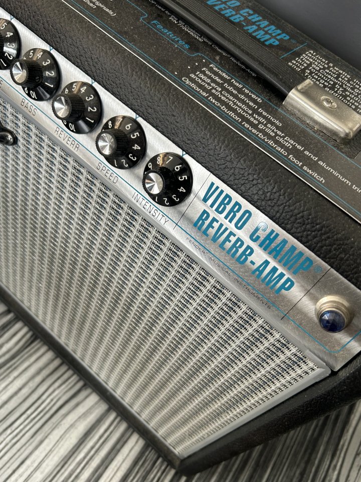 Fender vibro champ reveb amp ressuie