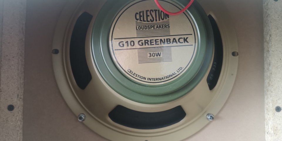 Pantalla con altavoz greemback G10 30w de segunda mano · Foto 5 de 9 · Alicante · 120 €
