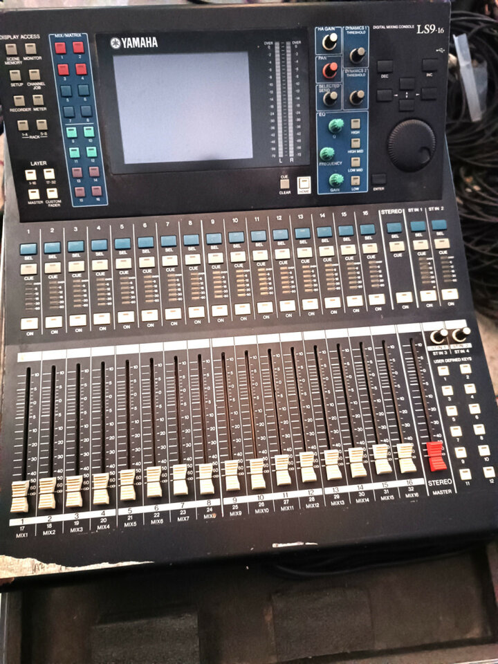 Mesa de sonido Yamaha LS-9  16 / 24 canales.