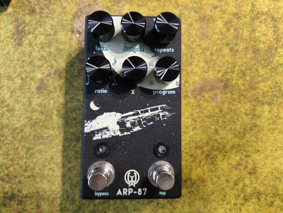 Walrus ARP 87 delay pedal