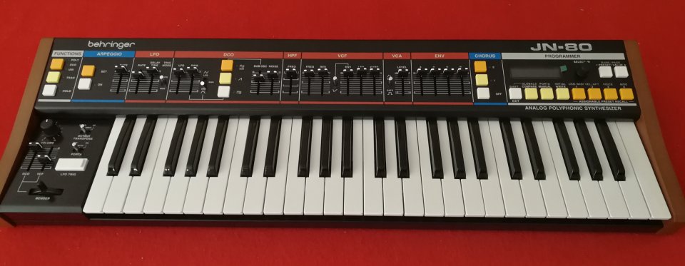 Behringer JN-80 de segunda mano · Foto 2 de 4 · Girona · 429 €
