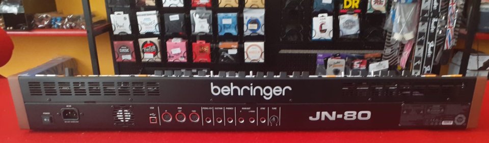 Behringer JN-80 de segunda mano · Foto 3 de 4 · Girona · 429 €