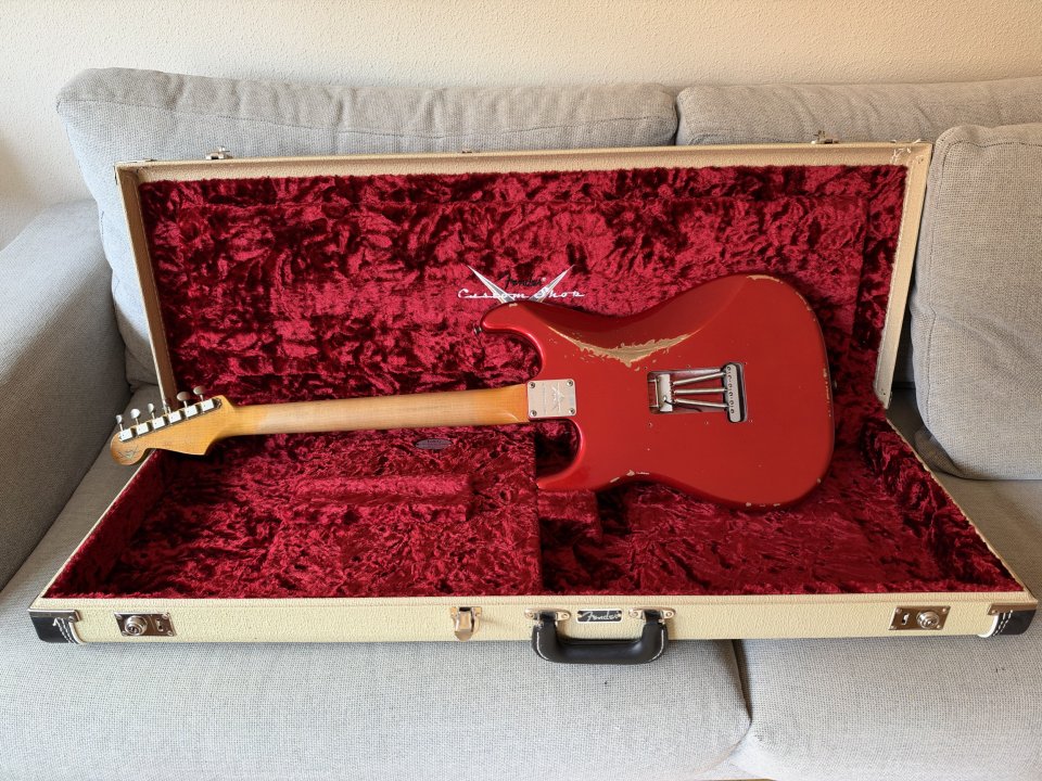 Fender Stratocaster LTD 1964 RSTD Heavy Relic Candy Apple Red Custom Shop de segunda mano · Foto 3 de 6 · Madrid
