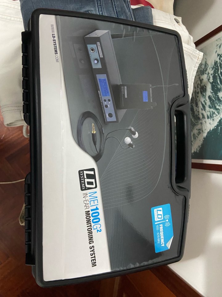 In Ear Monitoring + Flight case