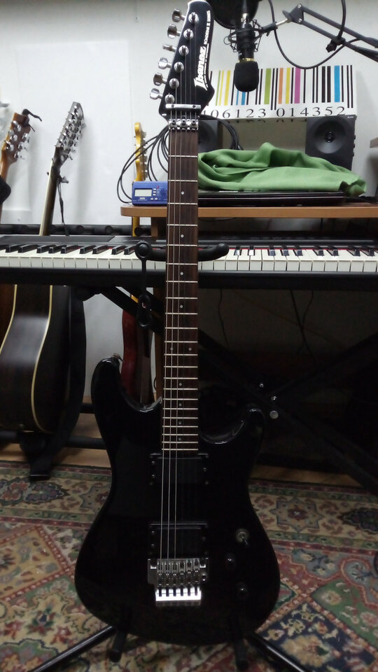 Guitarra electrica Ibanez + Ampli Line 6