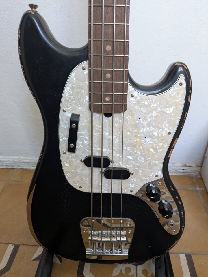 FENDER Mustang Bass Justin Meldan Johsen Road Worn Black