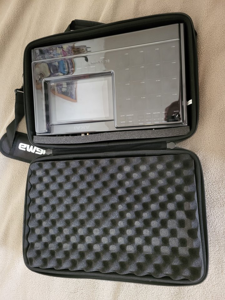 Akai MPC Live II de segunda mano · Foto 3 de 10 · A Coruña · 800 €