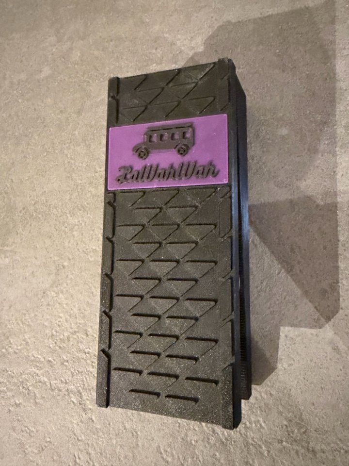 Pedal Lawahwah: clon del Ibanez wh10