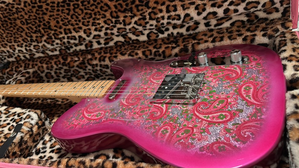 Fender Telecaster Pink Paisley Japan 2025 NUEVA de segunda mano · Foto 2 de 4 · Barcelona · 1500 €