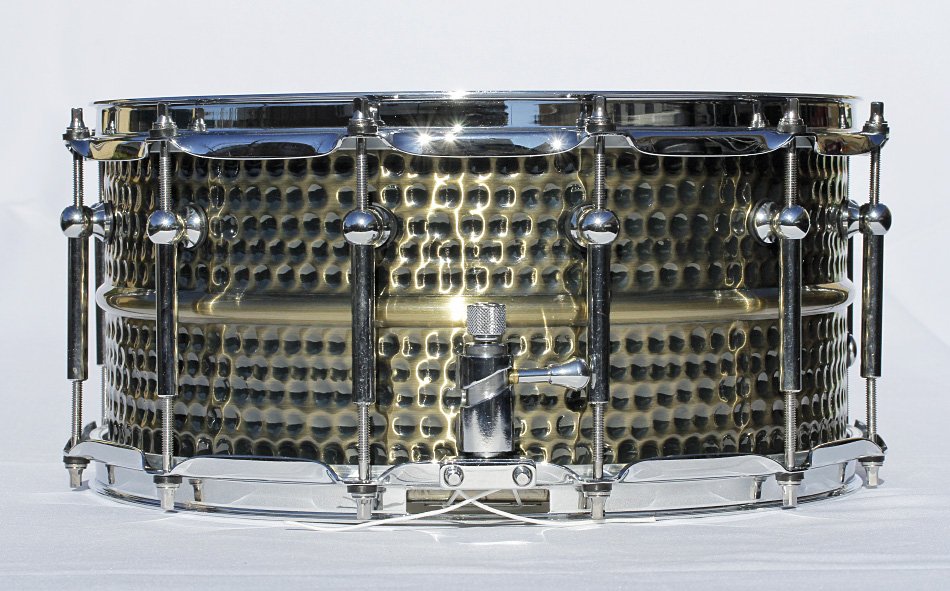 Caja de 14"x6,5" con casco de latón martillado y 12 divisiones de segunda mano · Foto 3 de 10 · Segovia · 370 €