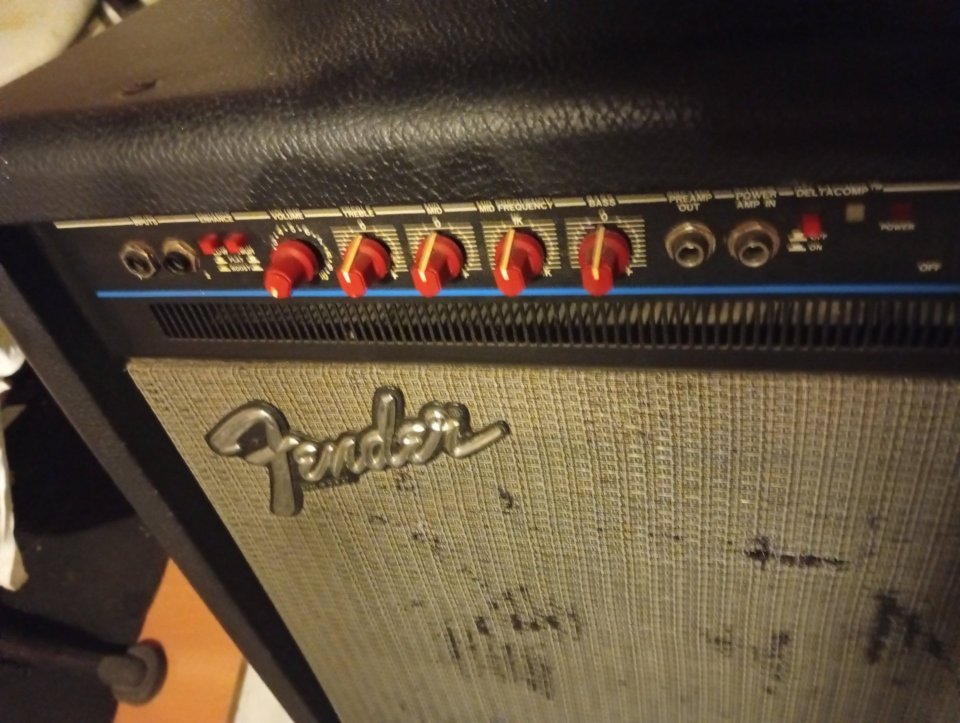 Fender BXR 300 de segunda mano · Foto 1 de 6 · Barcelona · 200 €