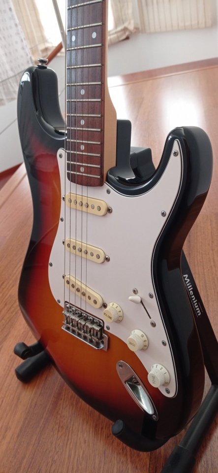Guitarra eléctrica Tokai Stratocaster Goldstar Sound de segunda mano · Foto 1 de 8 · Cuenca · 280 €