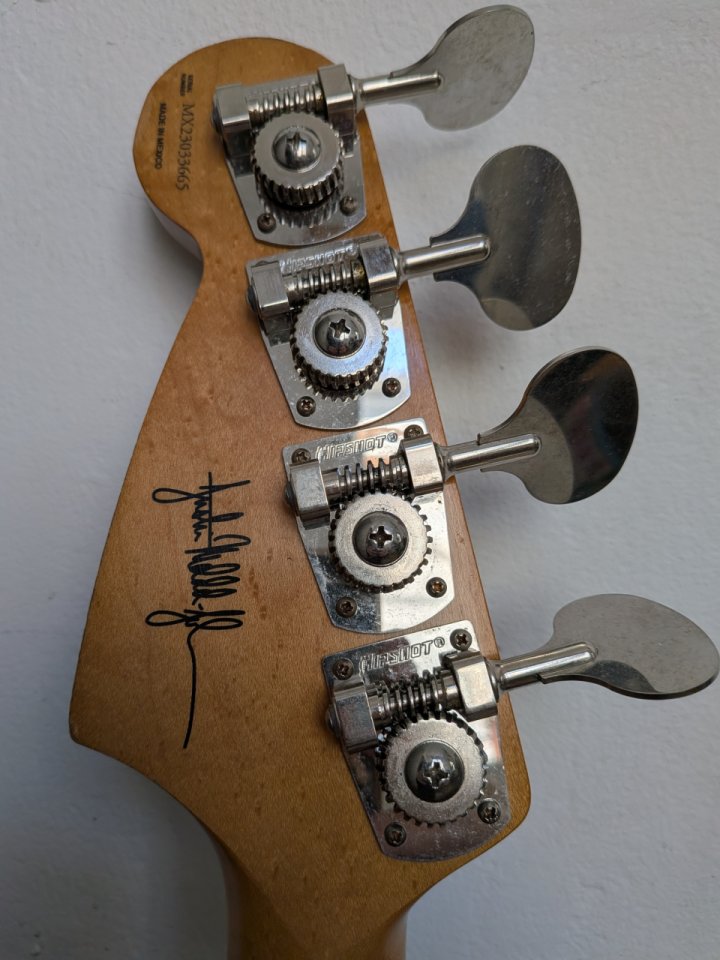 FENDER Mustang Bass Justin Meldan Johsen Road Worn Black