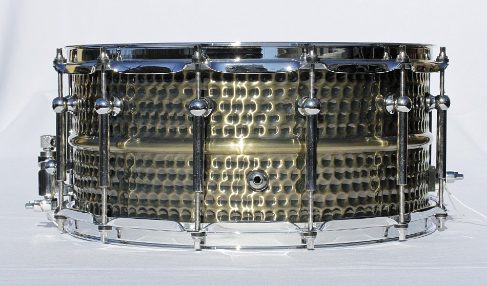 Caja de 14"x6,5" con casco de latón martillado y 12 divisiones de segunda mano · Foto 4 de 10 · Segovia · 370 €