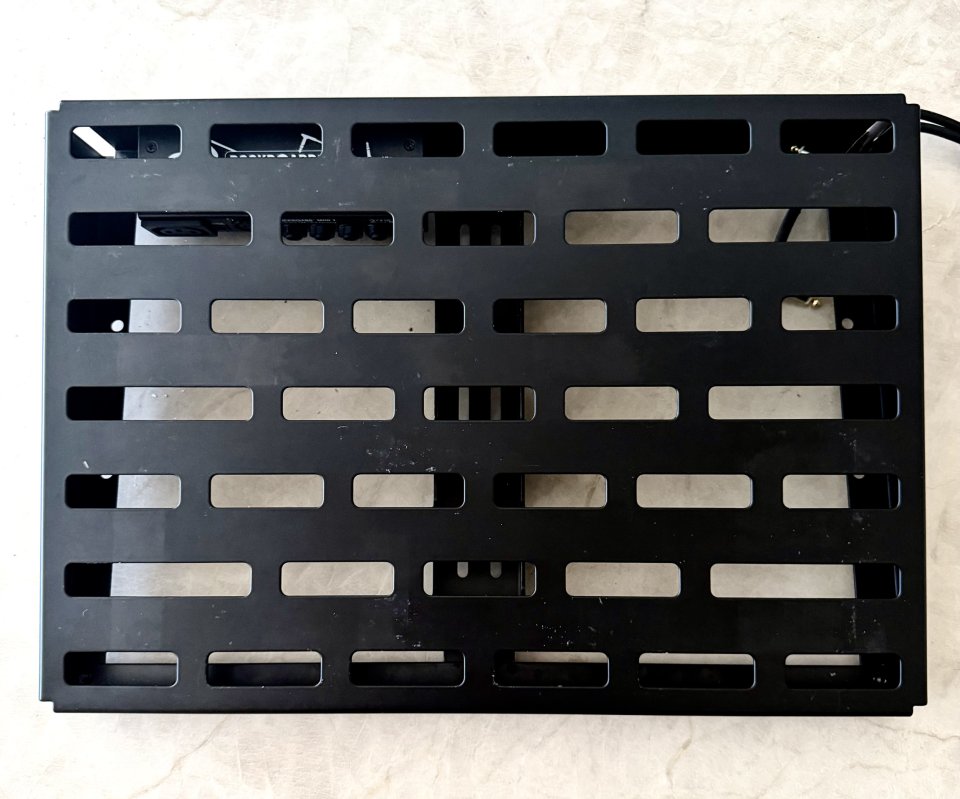 ROCKBOARD 4.1 + ROCKBOARD MOD 1 V2 + Harley Benton PowerPlant ISO-1AC Pro Modular de segunda mano · Foto 2 de 6 · Alicante · 200 €