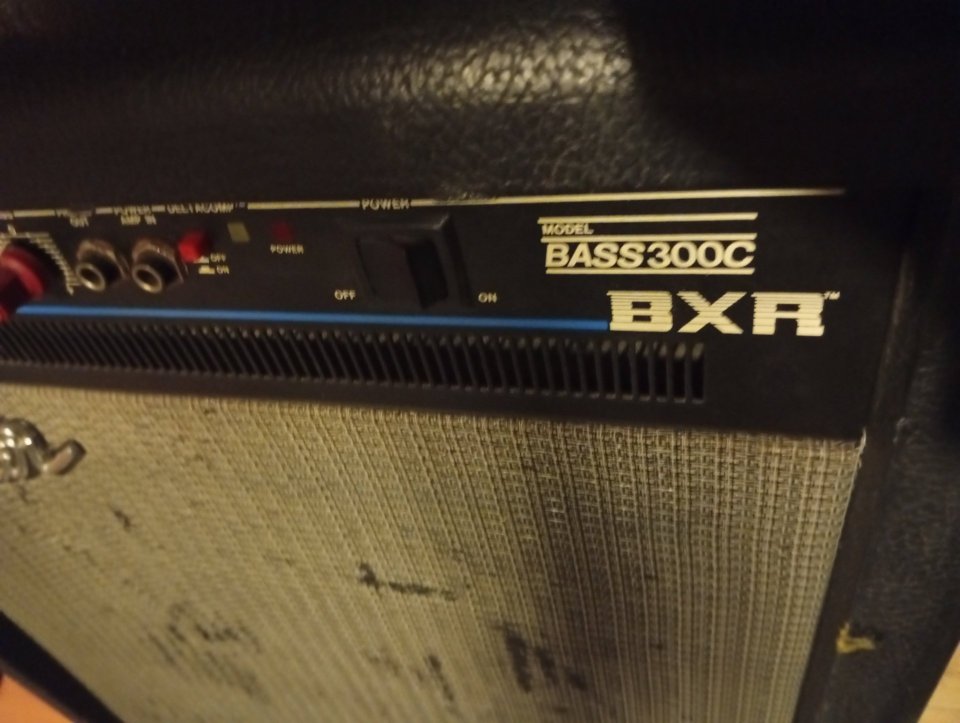 Fender BXR 300 de segunda mano · Foto 2 de 6 · Barcelona · 200 €