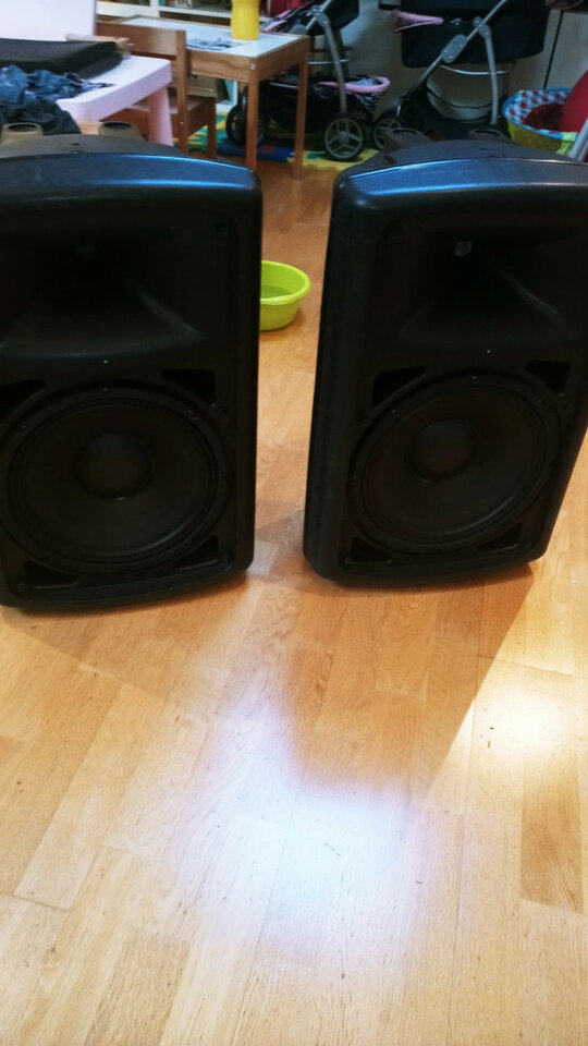 ALTAVOCES AUTOAMPLIFICADOS 12" 500w RMS. Modelo "CARLSBRO GAMMA 12A"
