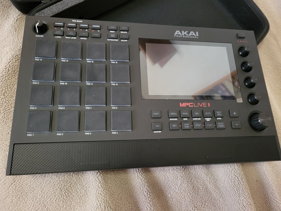 Akai MPC Live II de segunda mano · Foto 6 de 10 · A Coruña · 800 €