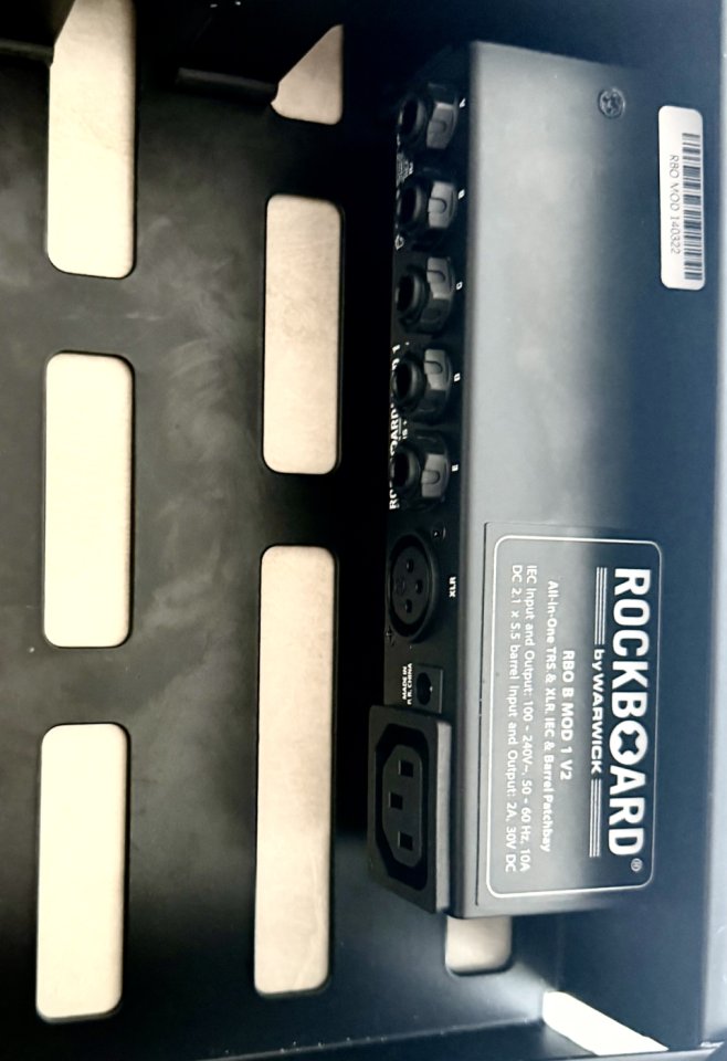 ROCKBOARD 4.1 + ROCKBOARD MOD 1 V2 + Harley Benton PowerPlant ISO-1AC Pro Modular de segunda mano · Foto 3 de 6 · Alicante · 200 €
