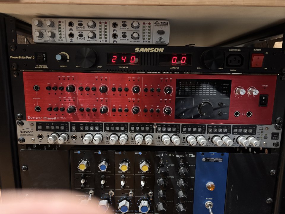focusrite clarett 8 preX