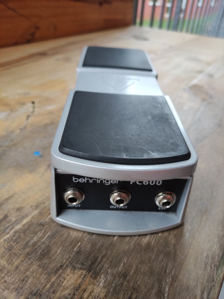 BEHRINGER FC 600 - Pedal de Vol y Exp de segunda mano · Foto 5 de 9 · Bizkaia · 25 €