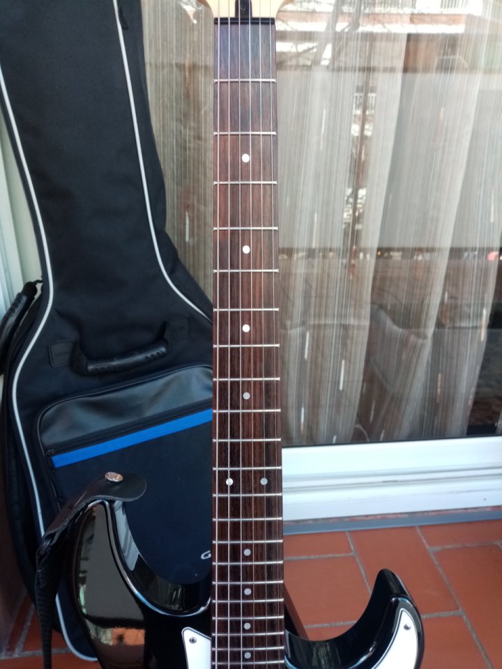 Yamaha Pacifica 112v con funda y correa