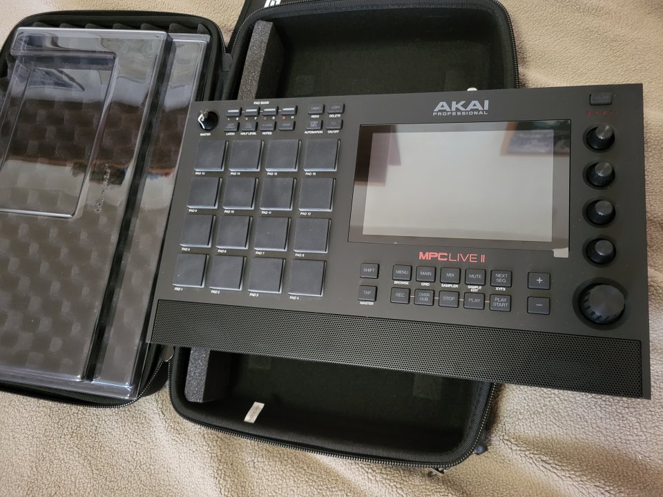 Akai MPC Live II de segunda mano · Foto 8 de 10 · A Coruña · 800 €