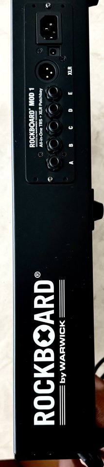 ROCKBOARD 4.1 + ROCKBOARD MOD 1 V2 + Harley Benton PowerPlant ISO-1AC Pro Modular de segunda mano · Foto 5 de 6 · Alicante · 200 €