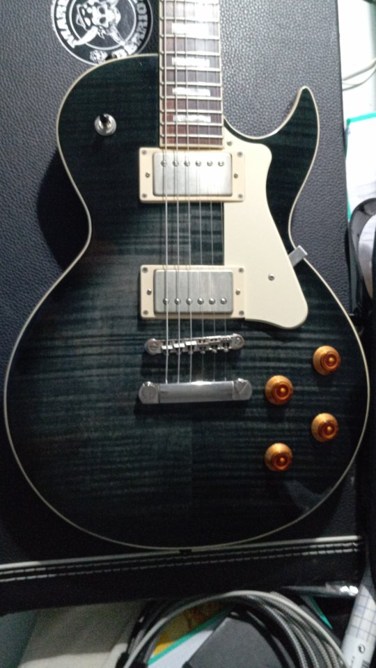 Guitarra tipo Gibosn Les Paul Cort CR 250 TBK de segunda mano · Foto 1 de 6 · Badajoz · 400 €