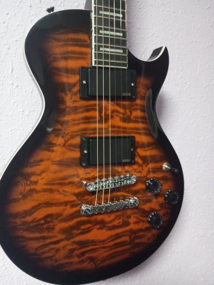 Ibanez art120 con EMGs de segunda mano · Foto 1 de 7 · Bizkaia · 295 €