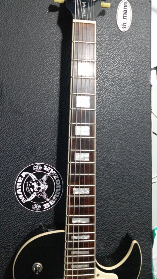Guitarra tipo Gibosn Les Paul Cort CR 250 TBK de segunda mano · Foto 2 de 6 · Badajoz · 400 €