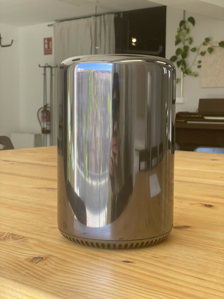Mac Pro 6.1 (6 Nucleos/12 hilos) 3,5Ghz RAM64GB SSD 1TB y Doble Gráfica 6Gb