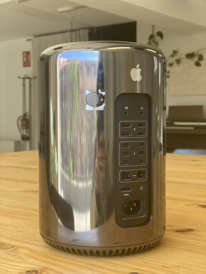 Mac Pro 6.1 (6 Nucleos/12 hilos) 3,5Ghz RAM64GB SSD 1TB y Doble Gráfica 6Gb