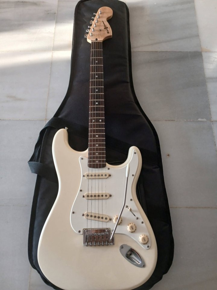 Partcaster Mojo Guitars con set completo Fender Tex mex y clavijeros Schaller 70 de segunda mano · Foto 1 de 8 · Sevilla · 450 €