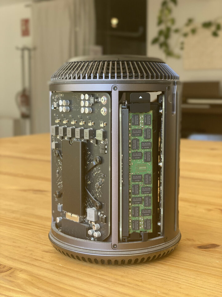 Mac Pro 6.1 (6 Nucleos/12 hilos) 3,5Ghz RAM64GB SSD 1TB y Doble Gráfica 6Gb